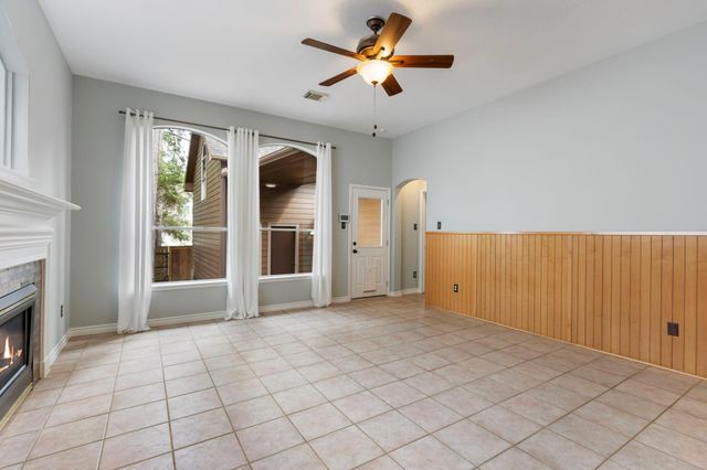 6 E Cottage Green Street, The Woodlands, TX 77382