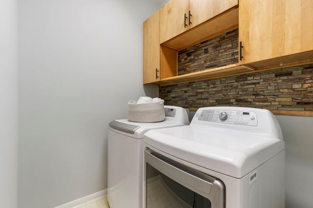 6 E Cottage Green Street, The Woodlands, TX 77382