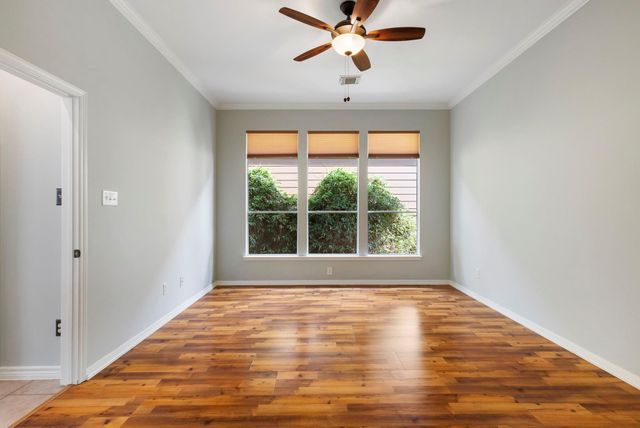 6 E Cottage Green Street, The Woodlands, TX 77382
