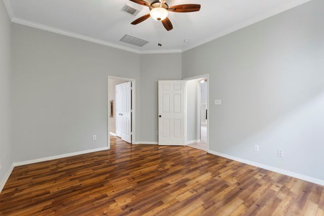 6 E Cottage Green Street, The Woodlands, TX 77382