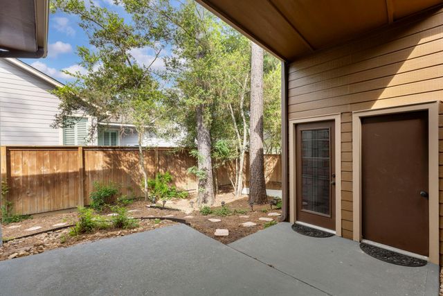 6 E Cottage Green Street, The Woodlands, TX 77382