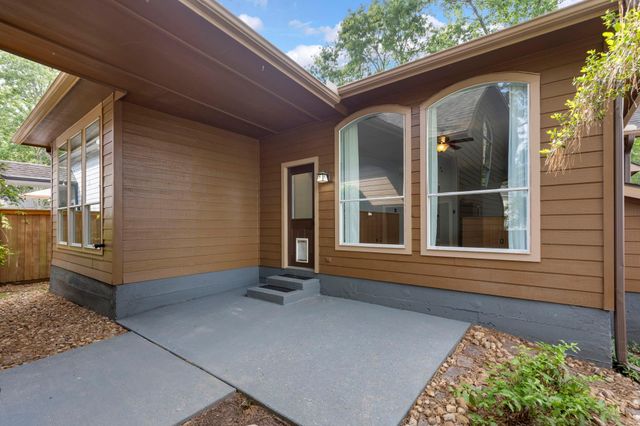 6 E Cottage Green Street, The Woodlands, TX 77382