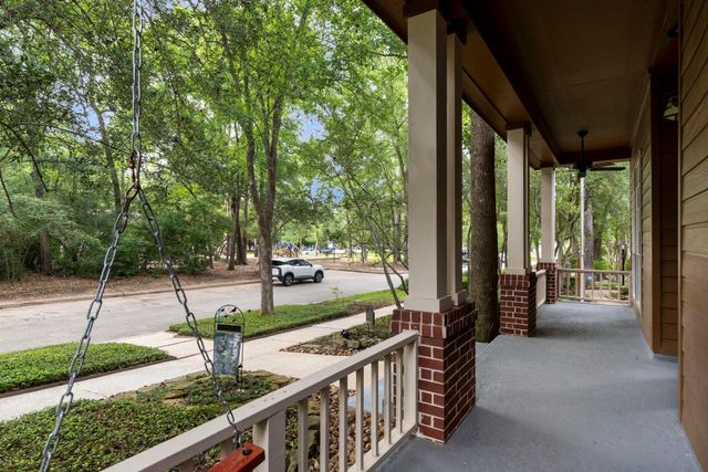 6 E Cottage Green Street, The Woodlands, TX 77382