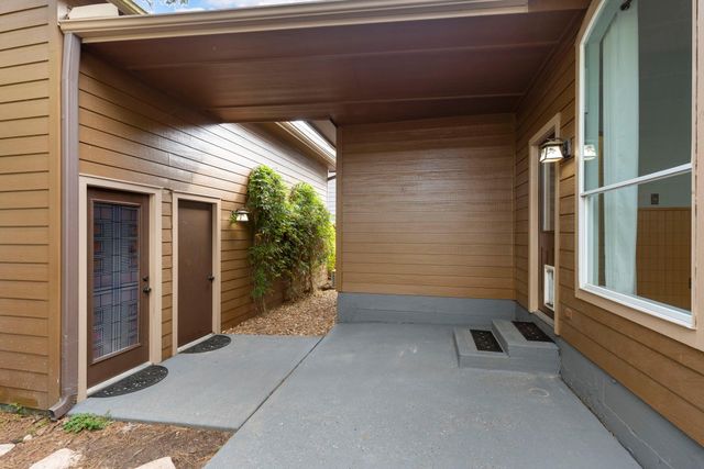 6 E Cottage Green Street, The Woodlands, TX 77382