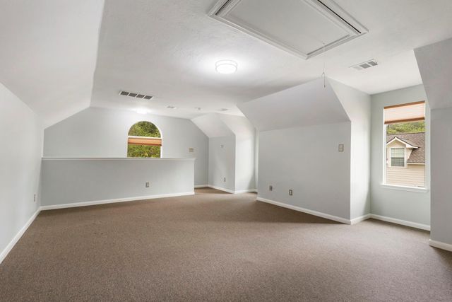 6 E Cottage Green Street, The Woodlands, TX 77382