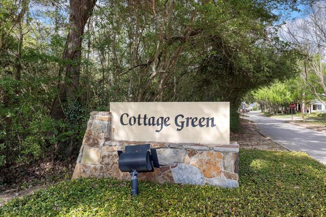 6 E Cottage Green Street, The Woodlands, TX 77382