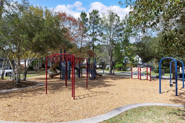 6 E Cottage Green Street, The Woodlands, TX 77382