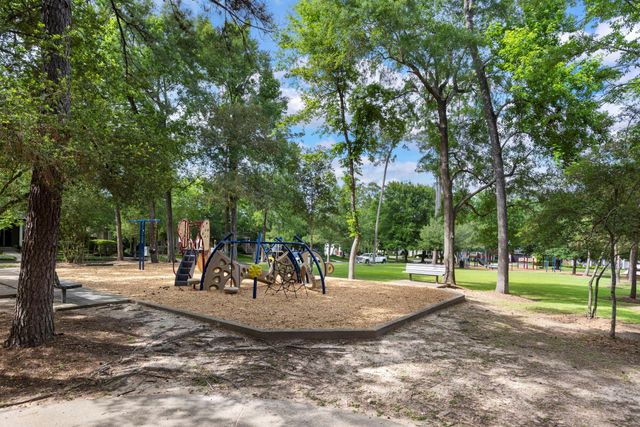 6 E Cottage Green Street, The Woodlands, TX 77382