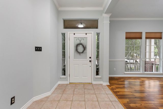 6 E Cottage Green Street, The Woodlands, TX 77382