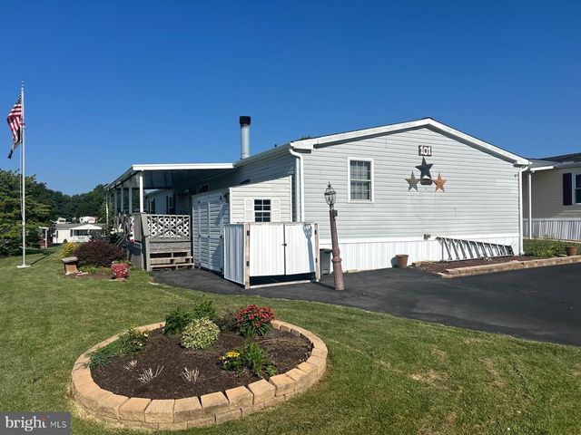 101 SILVER WIND CT S, Lancaster, PA 17603
