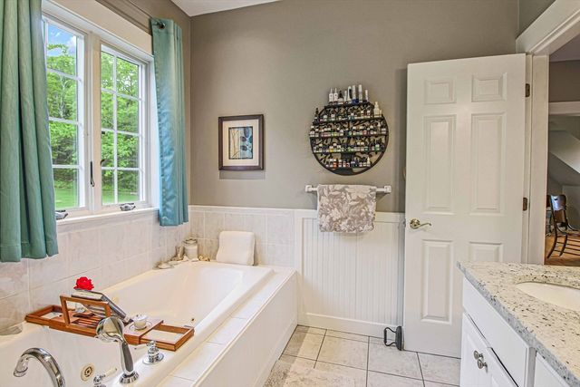27 Southwick Rd, Sutton, MA 01590