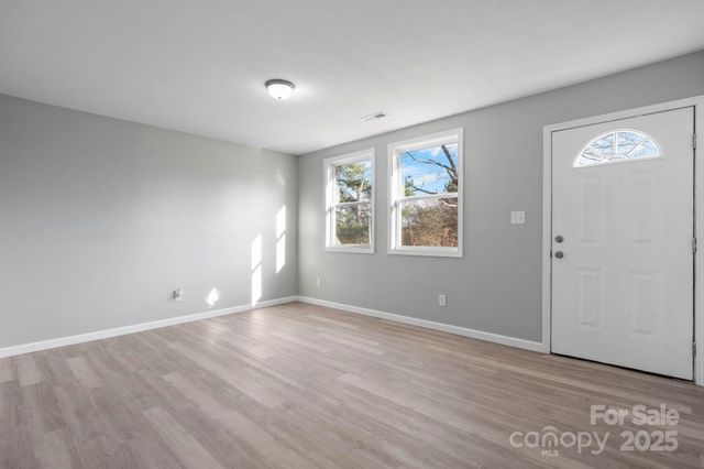 4647 16th Street NE, Hickory, NC 28601