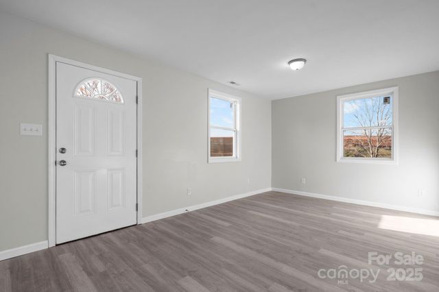 4647 16th Street NE, Hickory, NC 28601