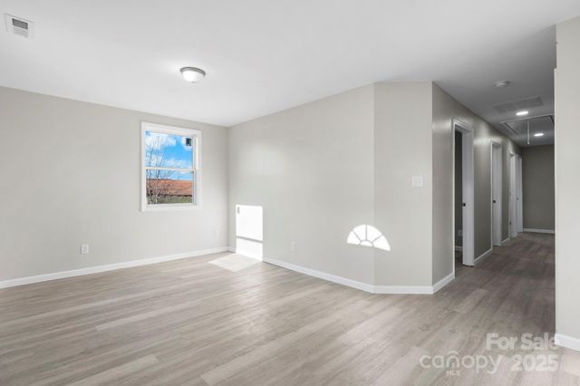 4647 16th Street NE, Hickory, NC 28601