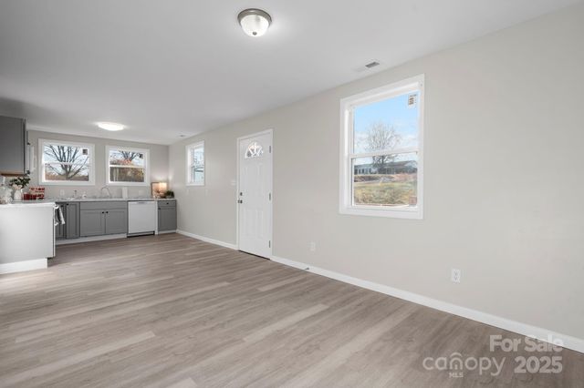 4647 16th Street NE, Hickory, NC 28601