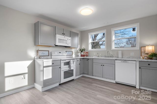 4647 16th Street NE, Hickory, NC 28601