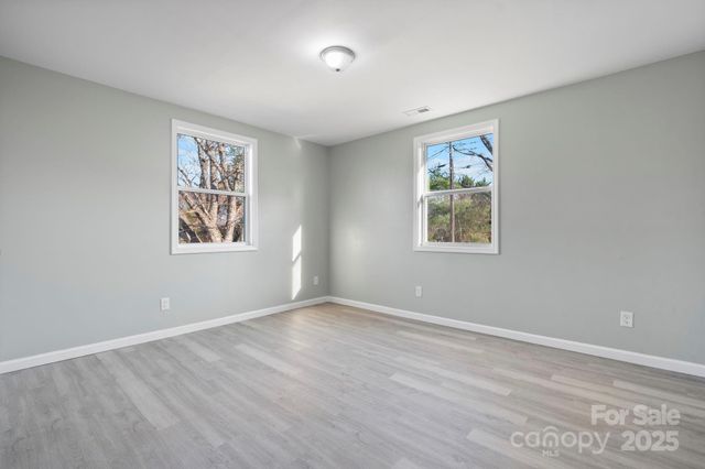 4647 16th Street NE, Hickory, NC 28601