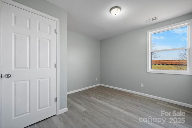 4647 16th Street NE, Hickory, NC 28601