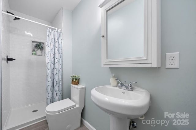 4647 16th Street NE, Hickory, NC 28601