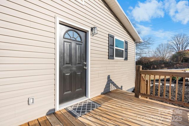 4647 16th Street NE, Hickory, NC 28601