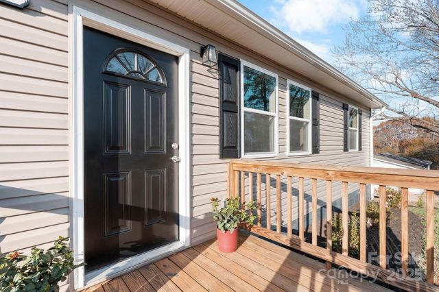 4647 16th Street NE, Hickory, NC 28601