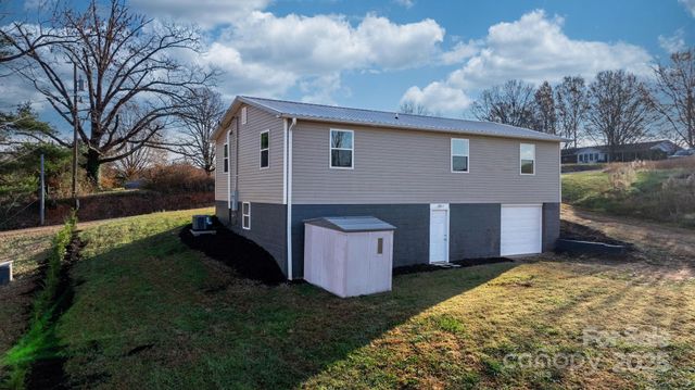4647 16th Street NE, Hickory, NC 28601