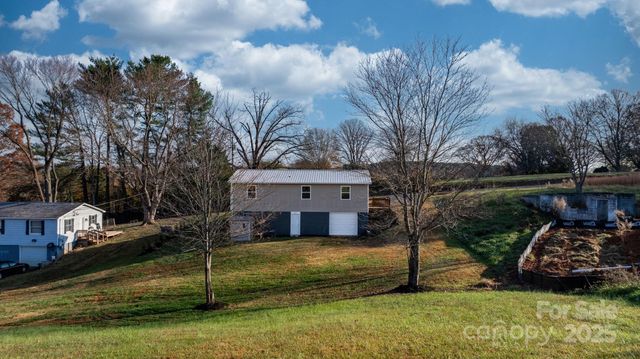 4647 16th Street NE, Hickory, NC 28601