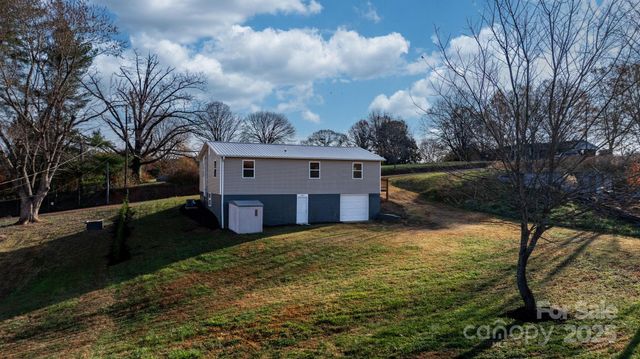 4647 16th Street NE, Hickory, NC 28601