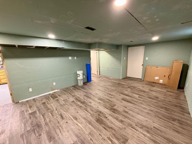 551 6th Street NE, Valley City, ND 58072