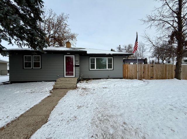 551 6th Street NE, Valley City, ND 58072