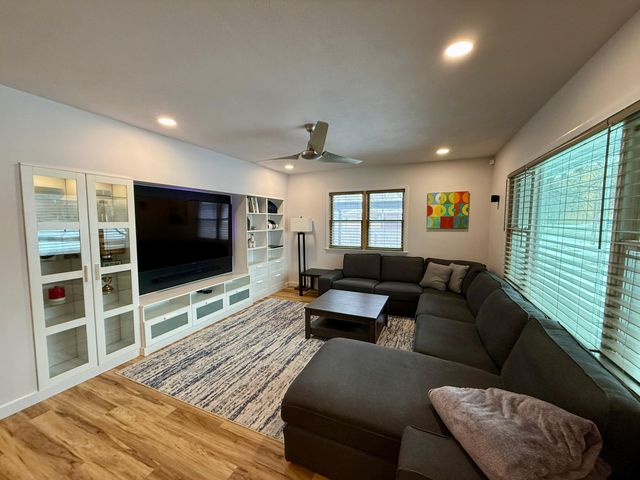 551 6th Street NE, Valley City, ND 58072