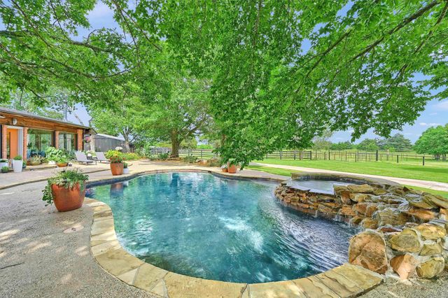 4034 Farm To Market 2645, Savoy, TX 75479