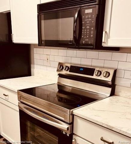 4289 Berkshire Drive, Sterling Heights, MI 48314