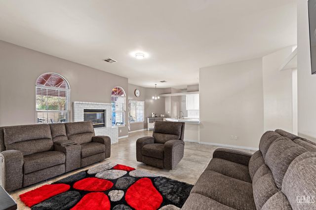 3158 Berkshire Road, Bakersfield, CA 93313