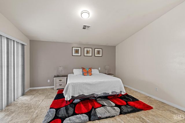 3158 Berkshire Road, Bakersfield, CA 93313