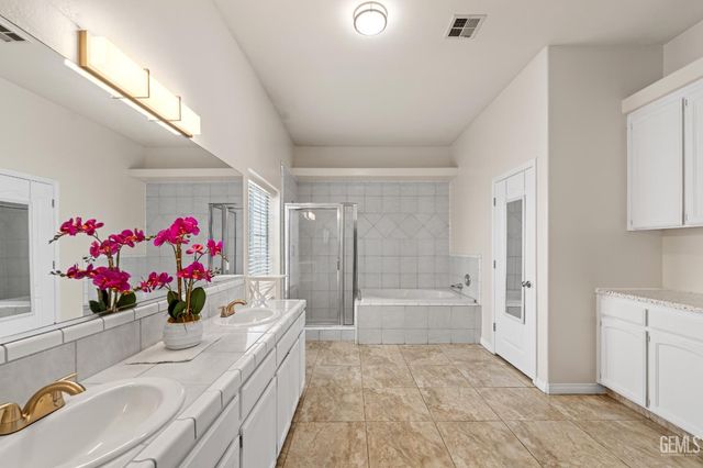 3158 Berkshire Road, Bakersfield, CA 93313