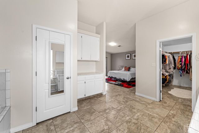 3158 Berkshire Road, Bakersfield, CA 93313