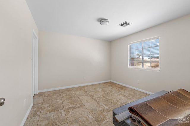 3158 Berkshire Road, Bakersfield, CA 93313