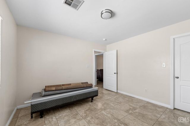 3158 Berkshire Road, Bakersfield, CA 93313