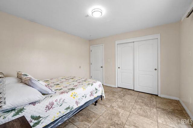 3158 Berkshire Road, Bakersfield, CA 93313