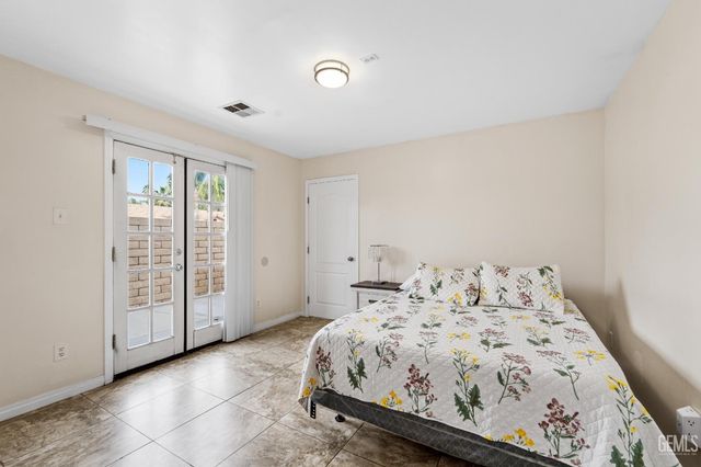 3158 Berkshire Road, Bakersfield, CA 93313