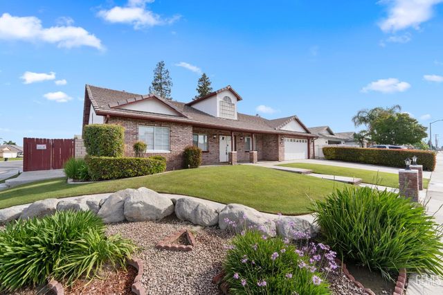 3158 Berkshire Road, Bakersfield, CA 93313