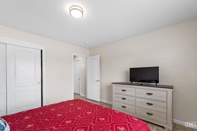 3158 Berkshire Road, Bakersfield, CA 93313