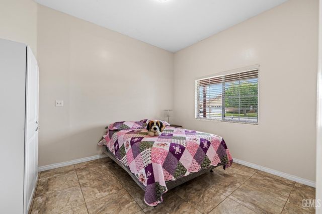 3158 Berkshire Road, Bakersfield, CA 93313