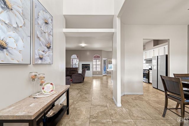 3158 Berkshire Road, Bakersfield, CA 93313