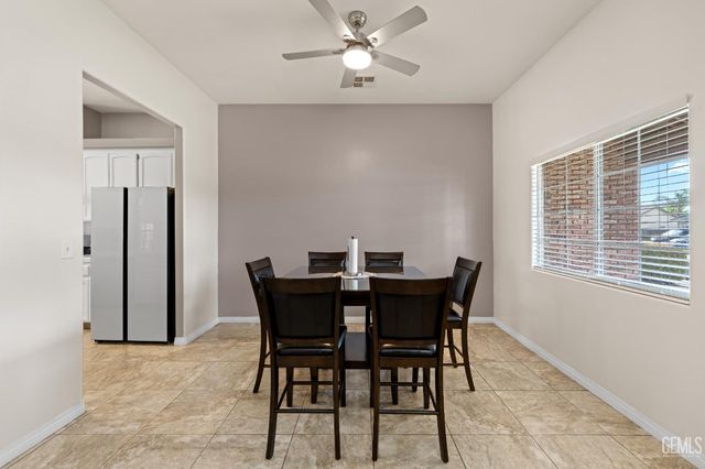 3158 Berkshire Road, Bakersfield, CA 93313