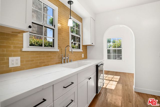 7972 Blackburn Avenue, Los Angeles, CA 90048