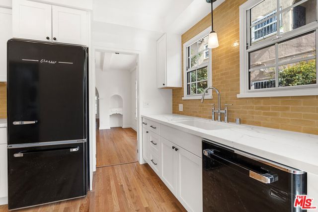 7972 Blackburn Avenue, Los Angeles, CA 90048