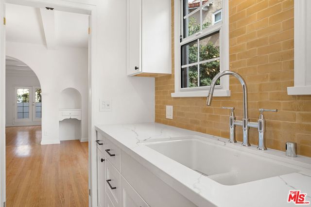 7972 Blackburn Avenue, Los Angeles, CA 90048