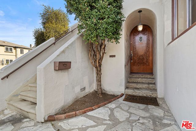 7972 Blackburn Avenue, Los Angeles, CA 90048